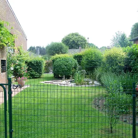 Les Chambourlettes Bed and Breakfast 4*